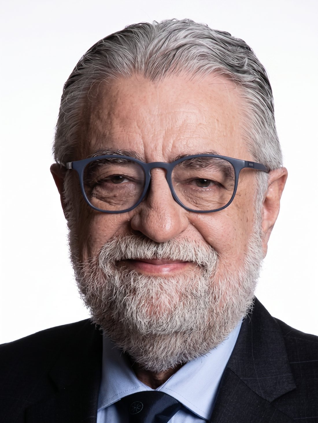 Dr. César Fernandes